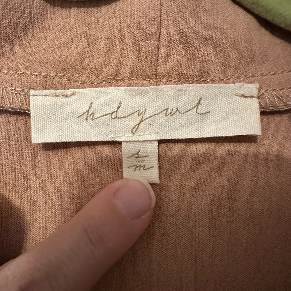 How do you wear that essential shirt - Picture 2 of 5